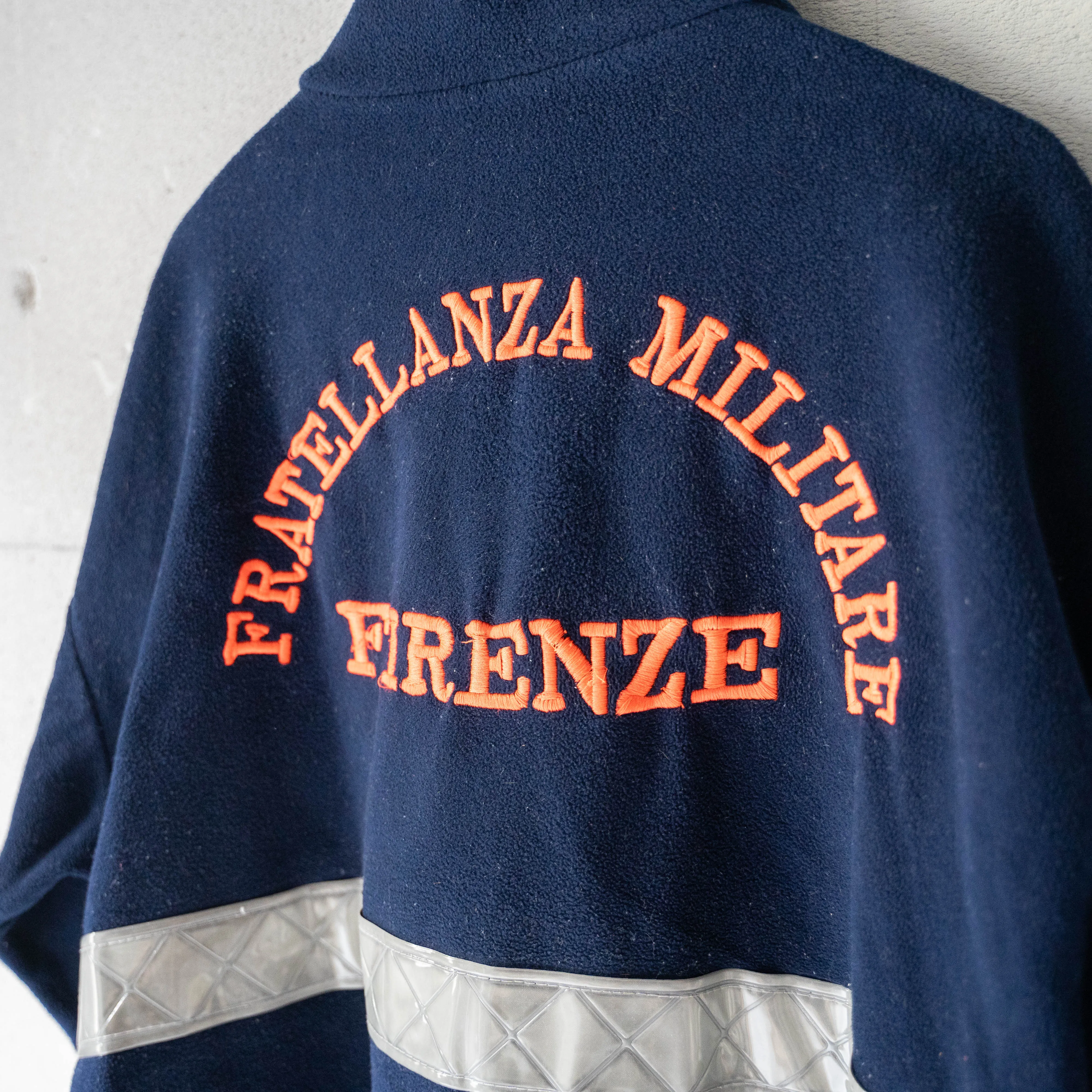 2000s Italy 'Fratellanza millitare firenze' navy color  half zip fleece jacket