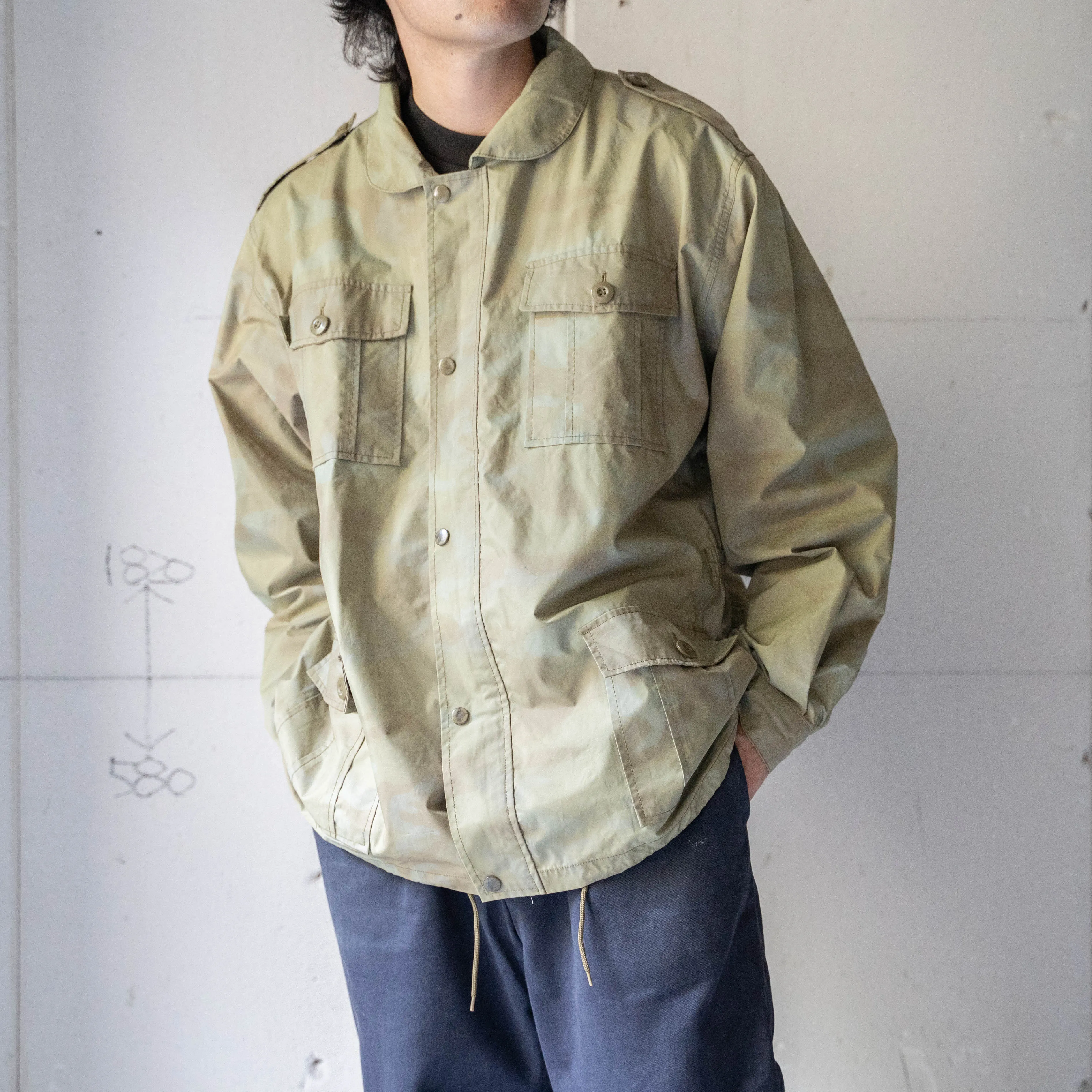 around 1980s Europe khaki color camouflage nylon jacket